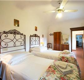 A selection of 2-3 bedroom apartments with shared pool near Florence, Sleeps 4-6